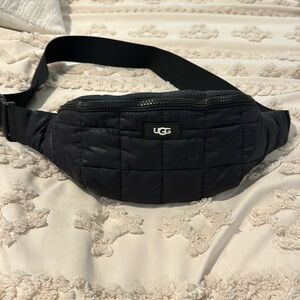 EUC - like new UGG Gibbs Belt Bag Puff.